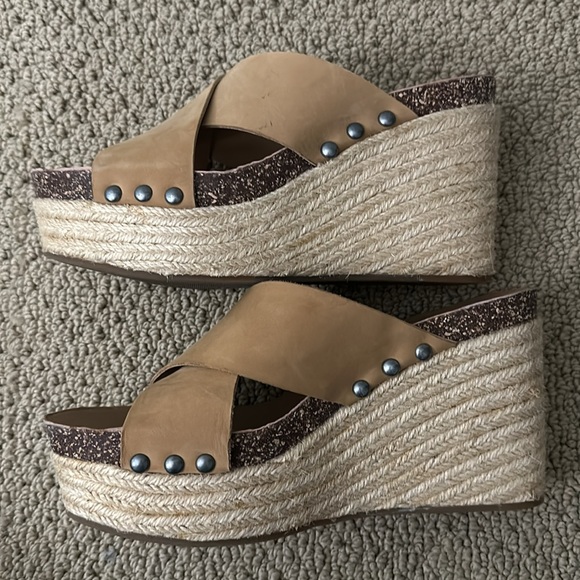 Lucky Sandals - Picture 8 of 9